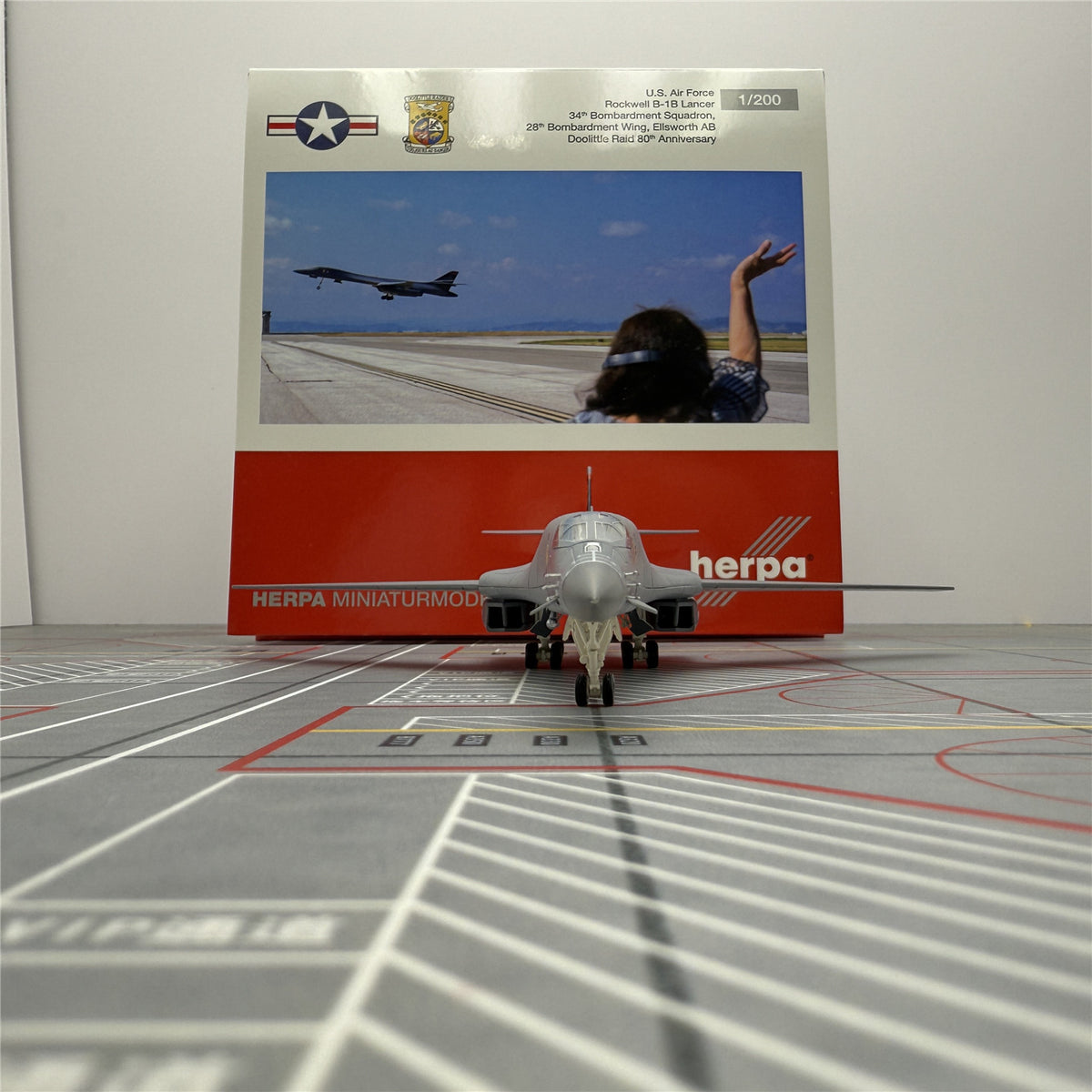 1/200 United States Air Force B-1B 572903 - image 10