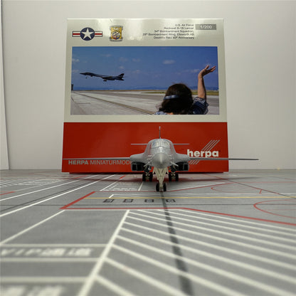 1/200 United States Air Force B-1B 572903 - image 10