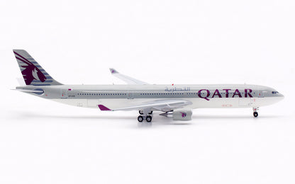 1/400 Qatar A330-300 A7-AEN AV4355 - image 10