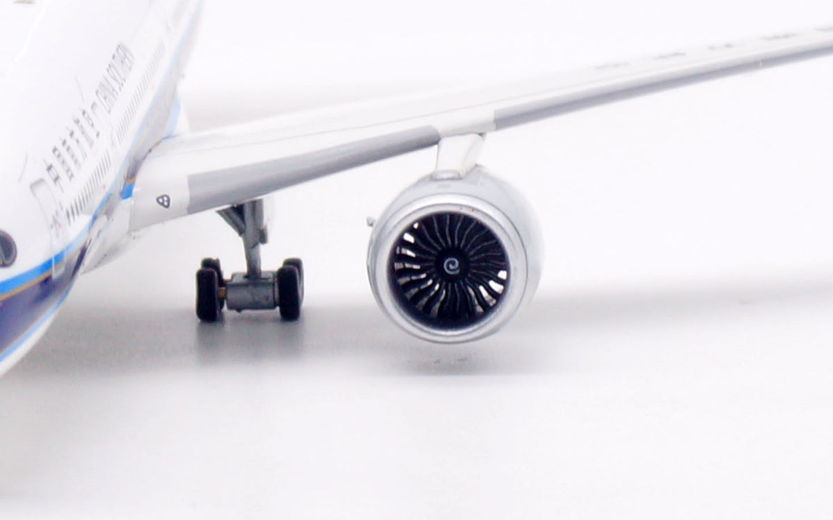 1/400 China Southern Airlines A350-900 B-32EE AV4366 - image 10