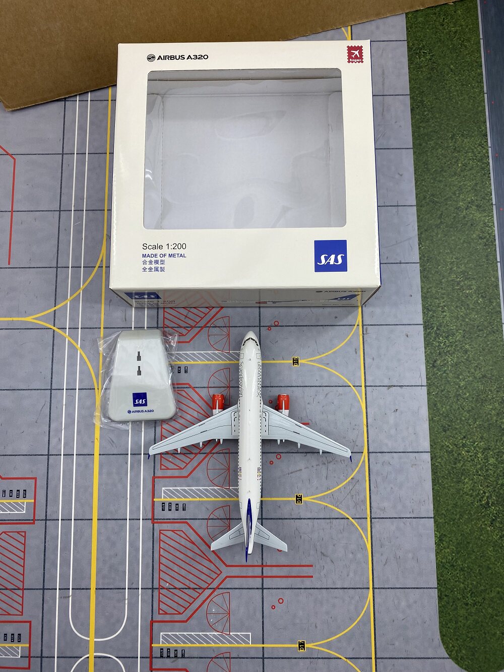 1/200 SAS Scandinavian Airlines A320 OY-KAN HG30022 - image 10