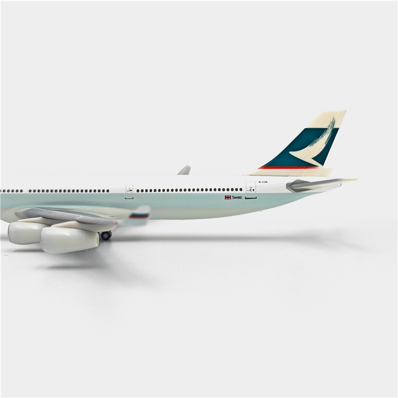 1/400 Cathay Pacific B747-400 B-HUI