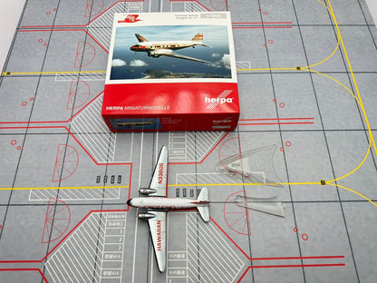 1/200 Hawaiian Airlines DC-3 N33608 572613 - image 11
