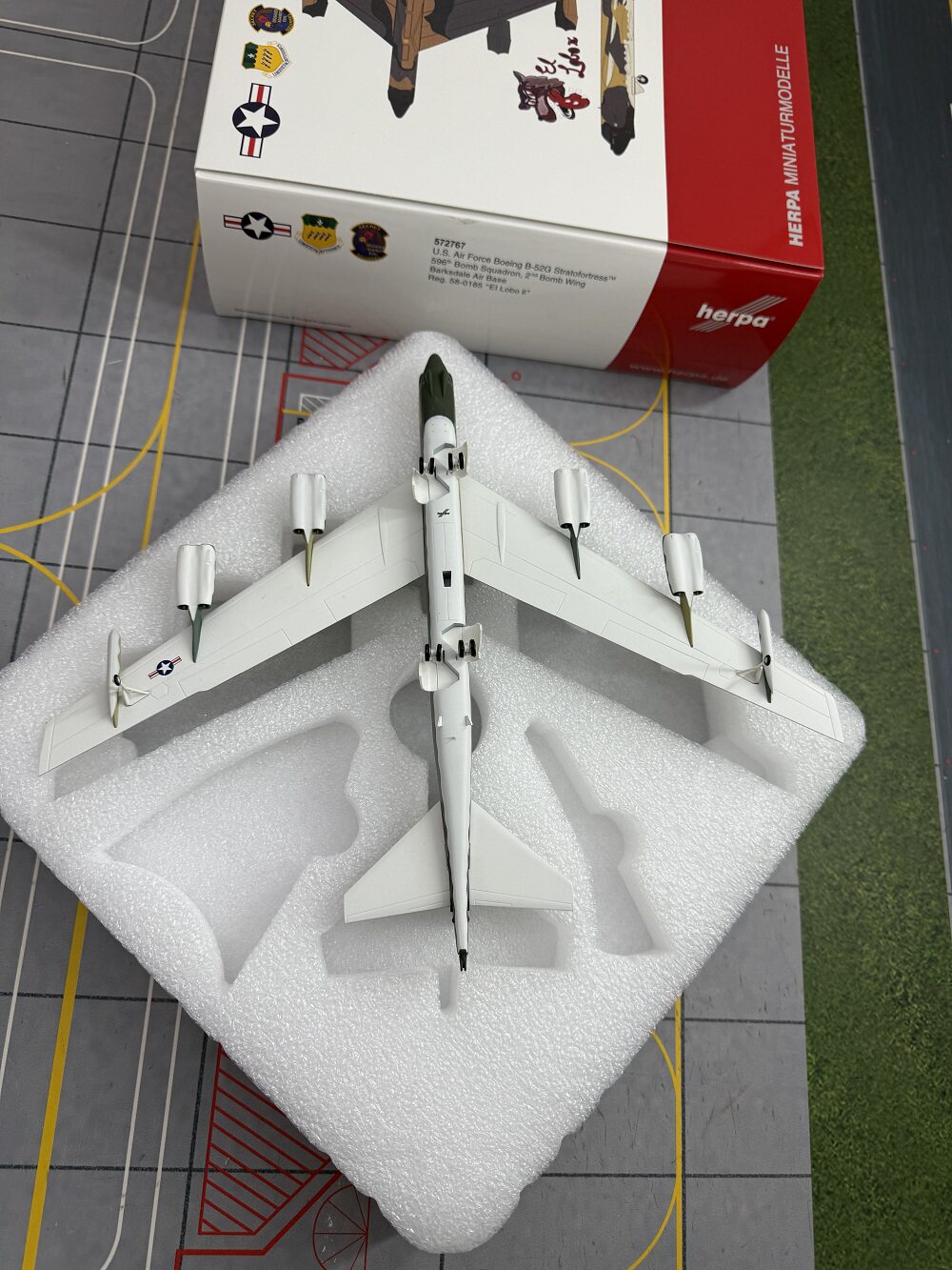 1/200 United States Air Force B-52G 58-0185 572767 - image 11