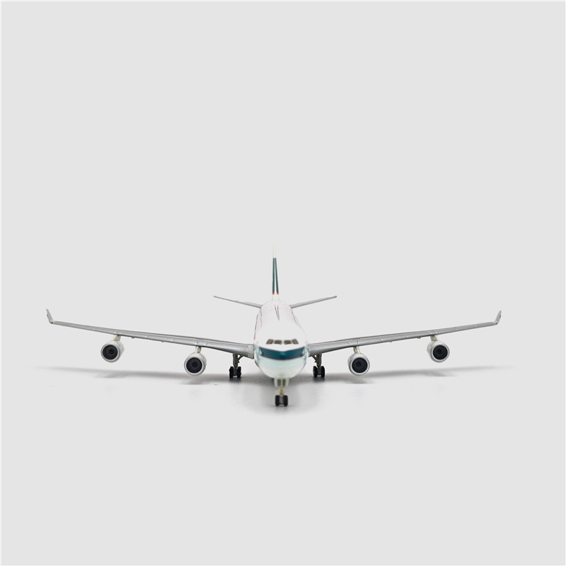 1/400 Cathay Pacific B747-400 B-HUI