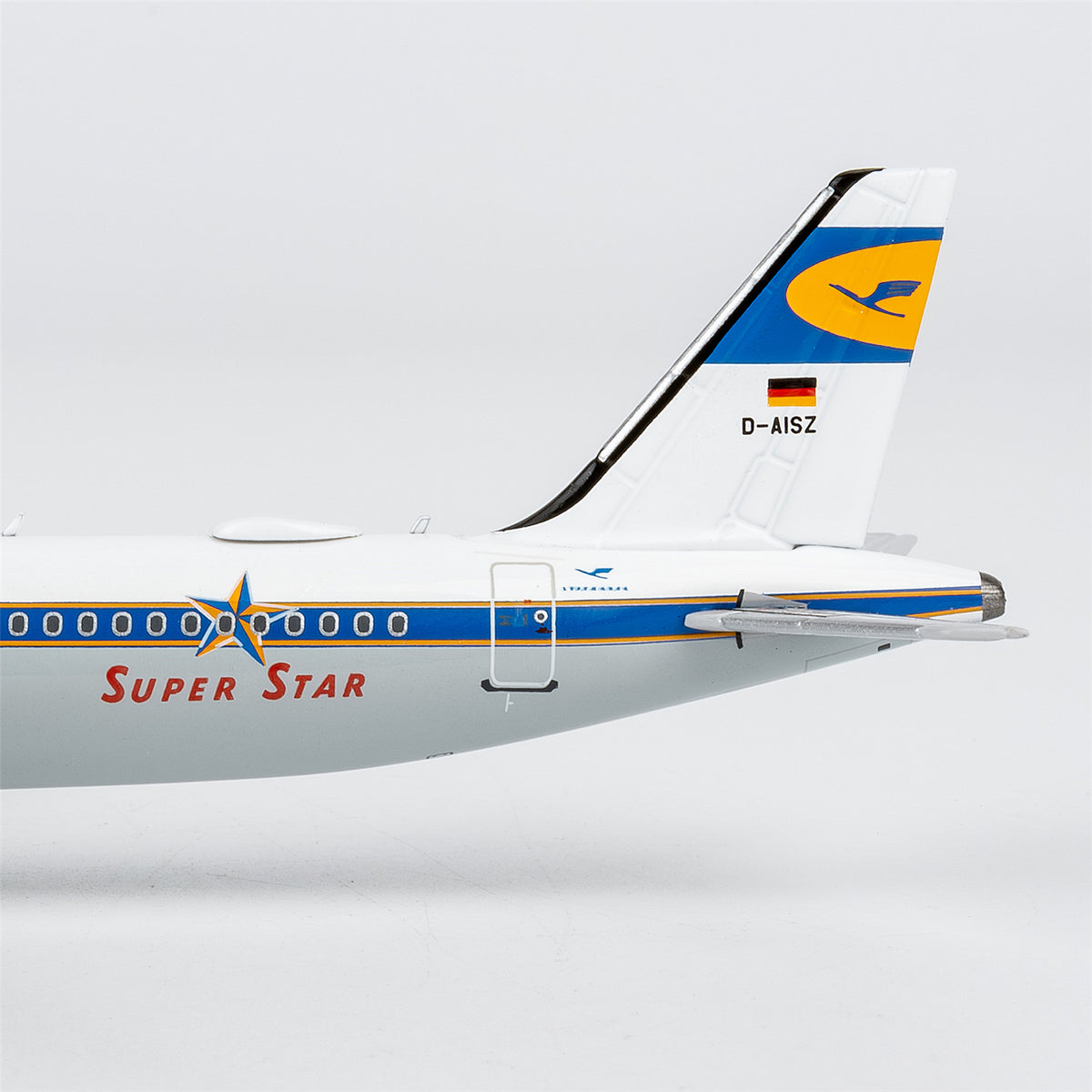 1/400 Lufthansa Airbus A321-200 D-AISZ "Super Star heritage livery" NG13160