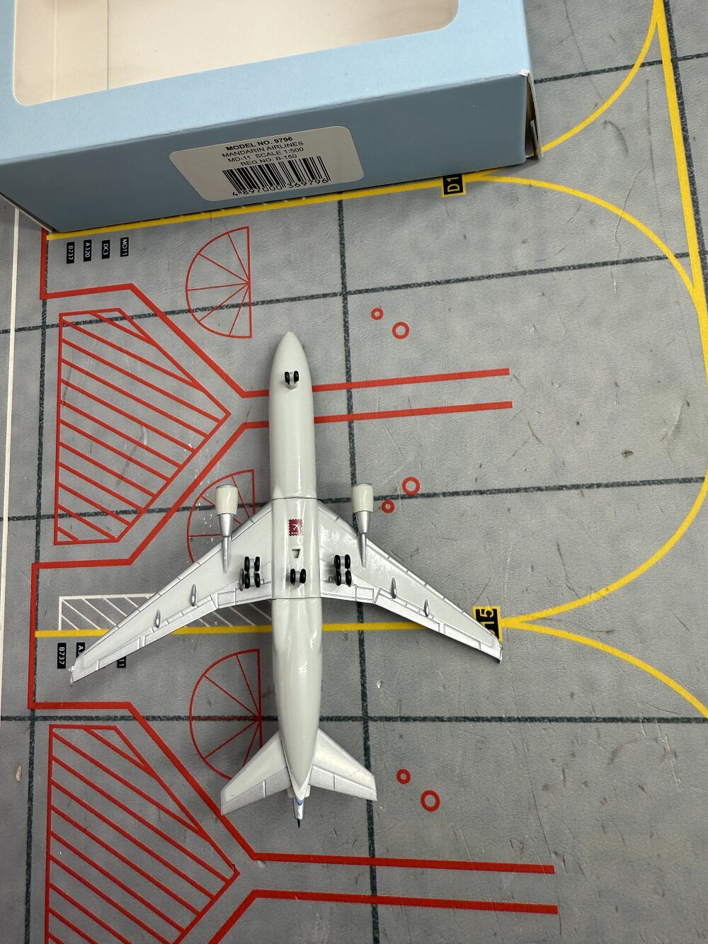 1/500 Mandarin Airlines MD-11 B-18172 - image 10
