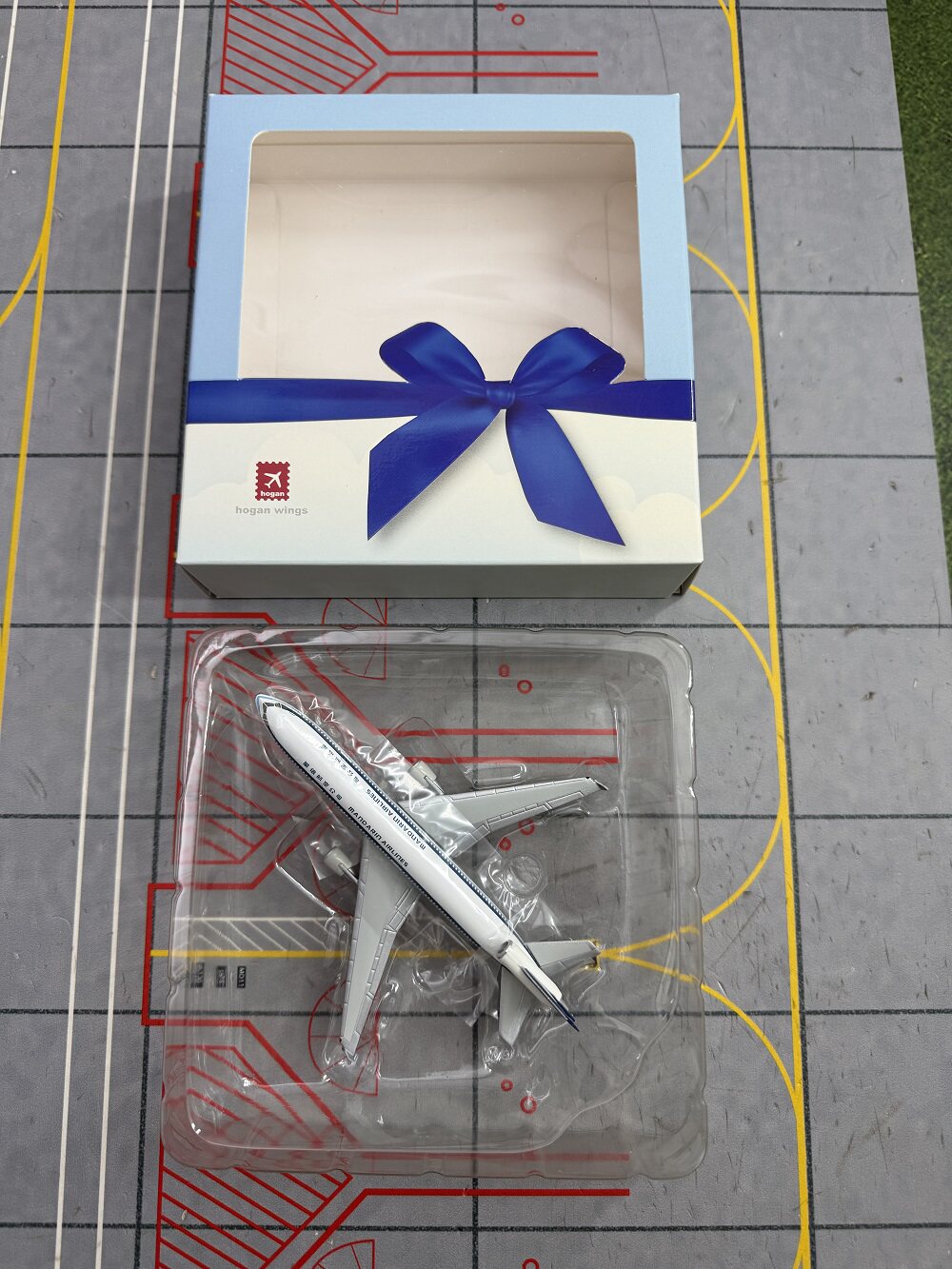 1/500 Mandarin Airlines MD-11 B-18172 - image 11