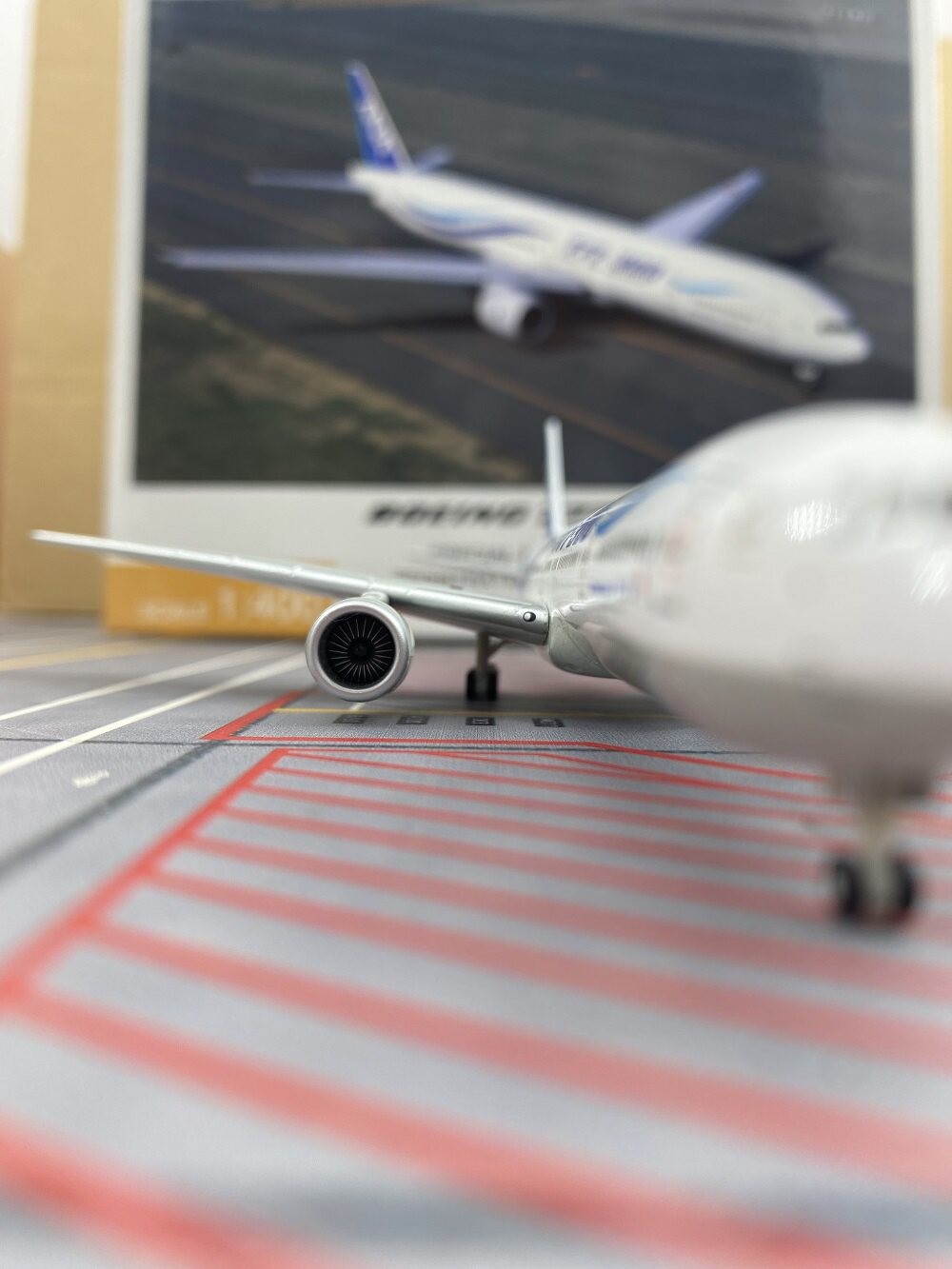 1/400 All Nippon Airways B777-300 JA752A - image 3