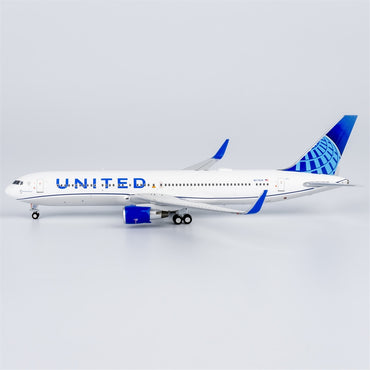 1/400 United Airlines Boeing 767-300ER N674UA NG17006