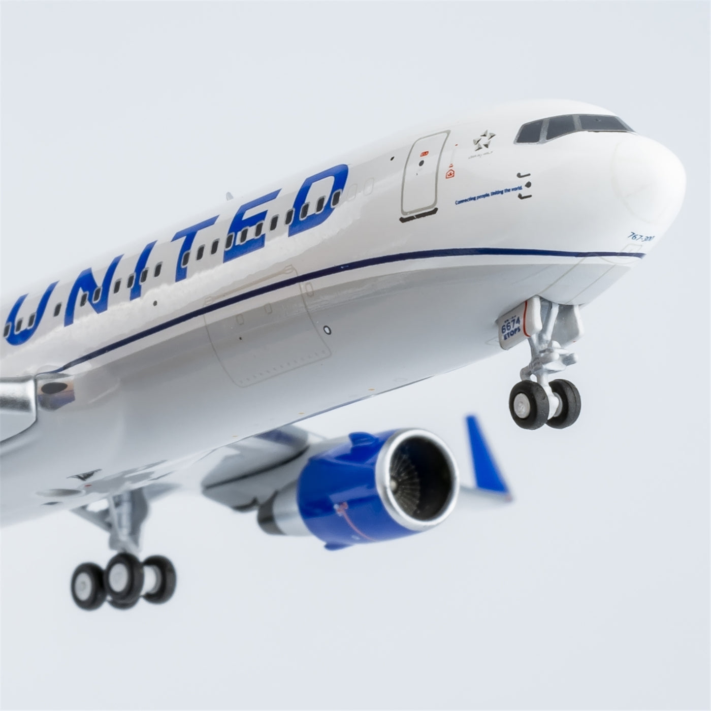 1/400 United Airlines Boeing 767-300ER N674UA NG17006 - cover