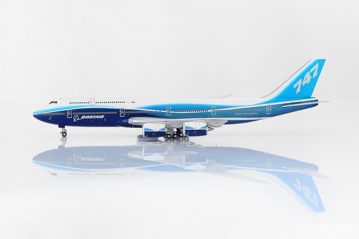 1/400 Boeing Company B747-8 Blue "House livery" B631001