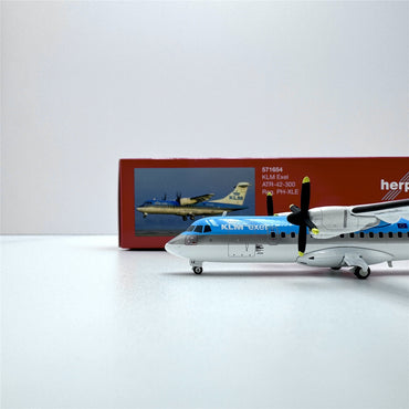 1/200 KLM ATR-42 PH-XLE 571654 - image 2
