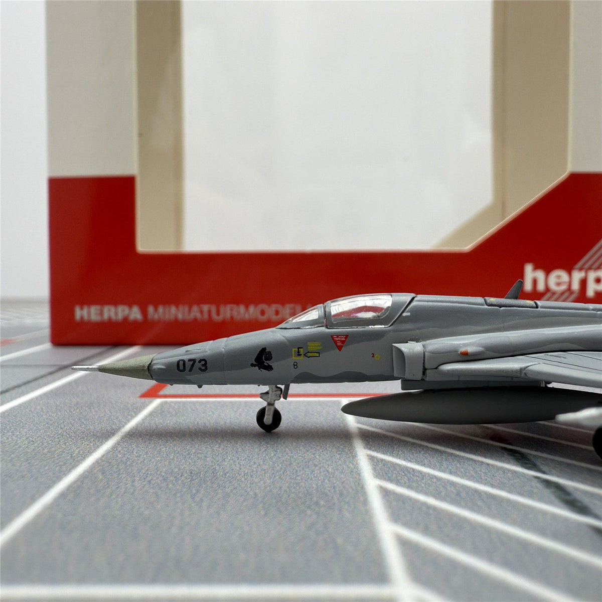 1/200 Swiss Air Force F-5E J-3033 572521 - image 2