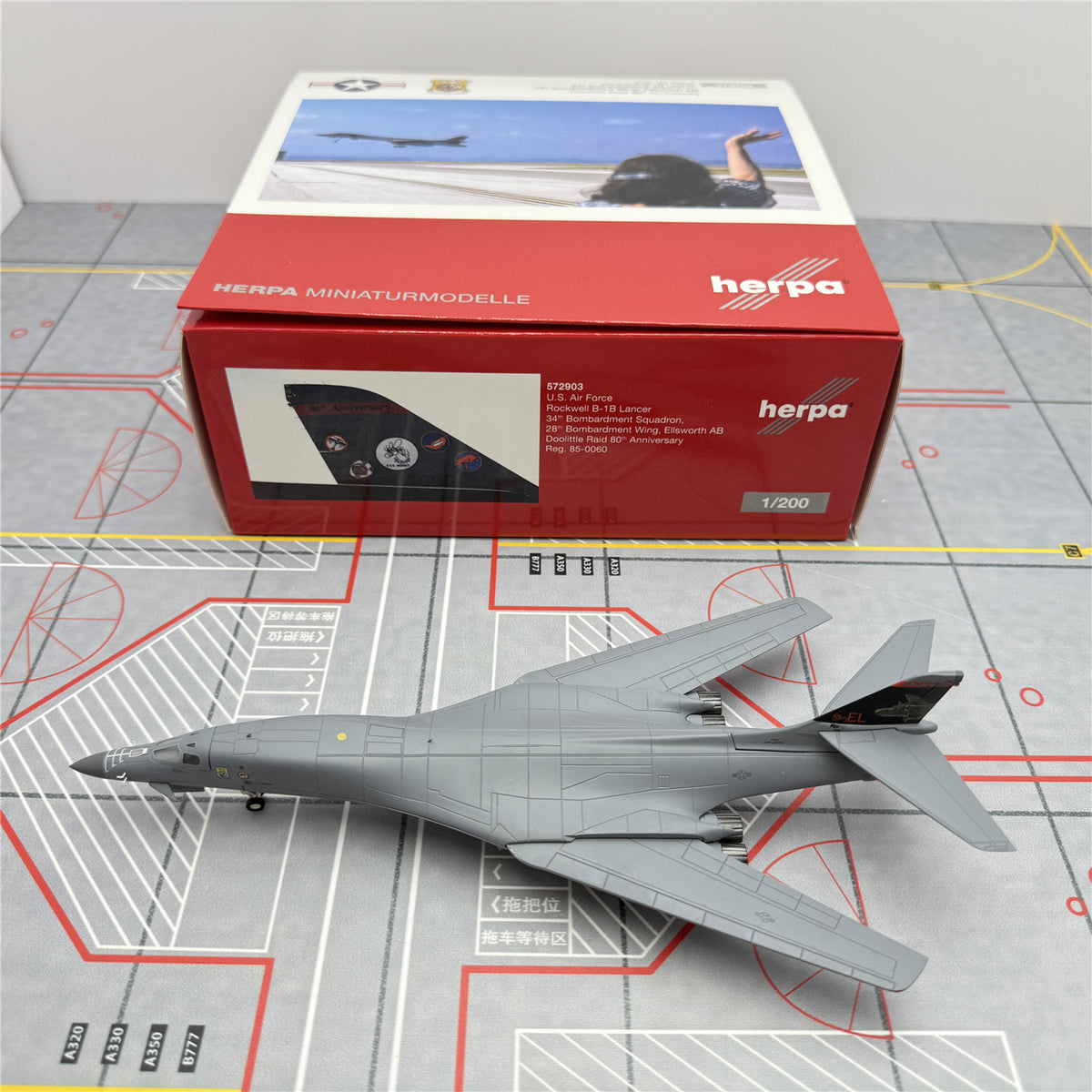 1/200 United States Air Force B-1B 572903 - image 2