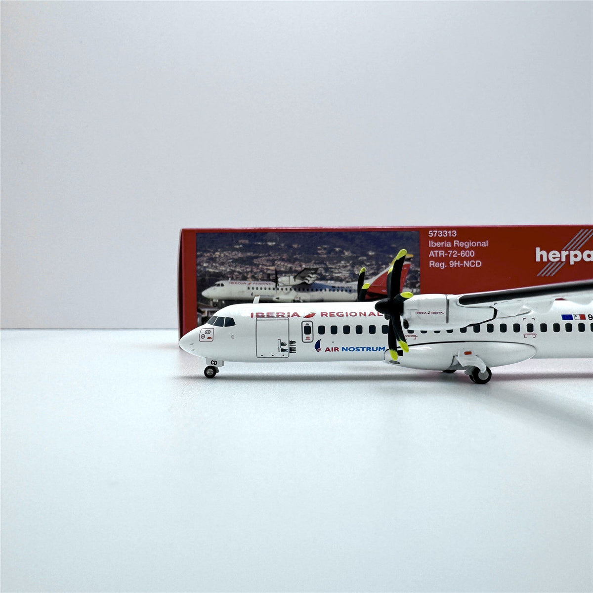 1/200 Iberia ATR-72 9H-NCD 573313 - image 2