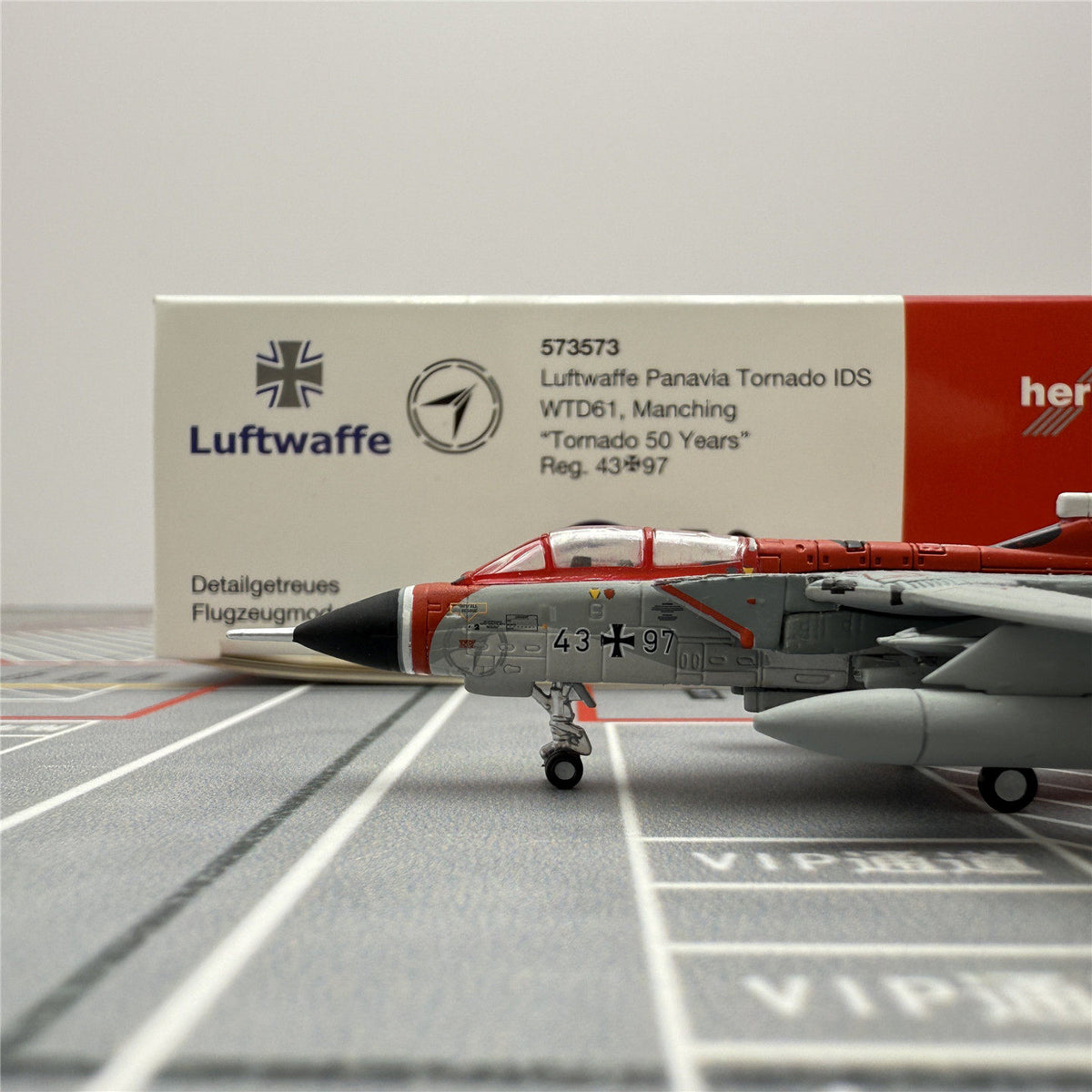 1/200 Luftwaffe Tornado 43+97 573573 - image 2