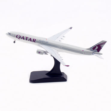 1/400 Qatar A330-300 A7-AEN AV4355 - image 2
