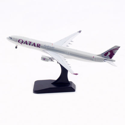 1/400 Qatar A330-300 A7-AEN AV4355 - image 2