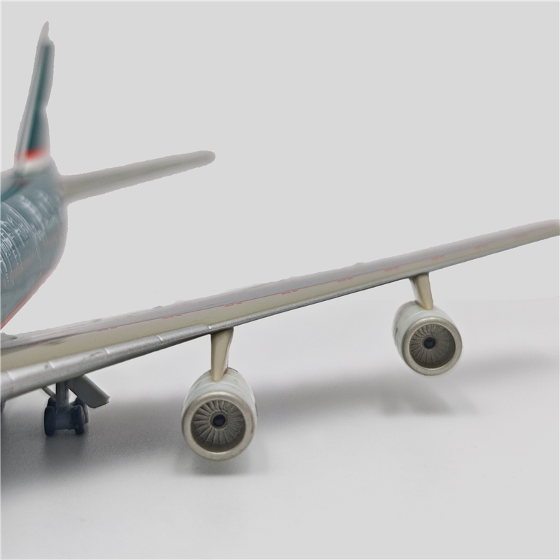 1/400 Cathay Pacific B747-200 B-HIB - image 5