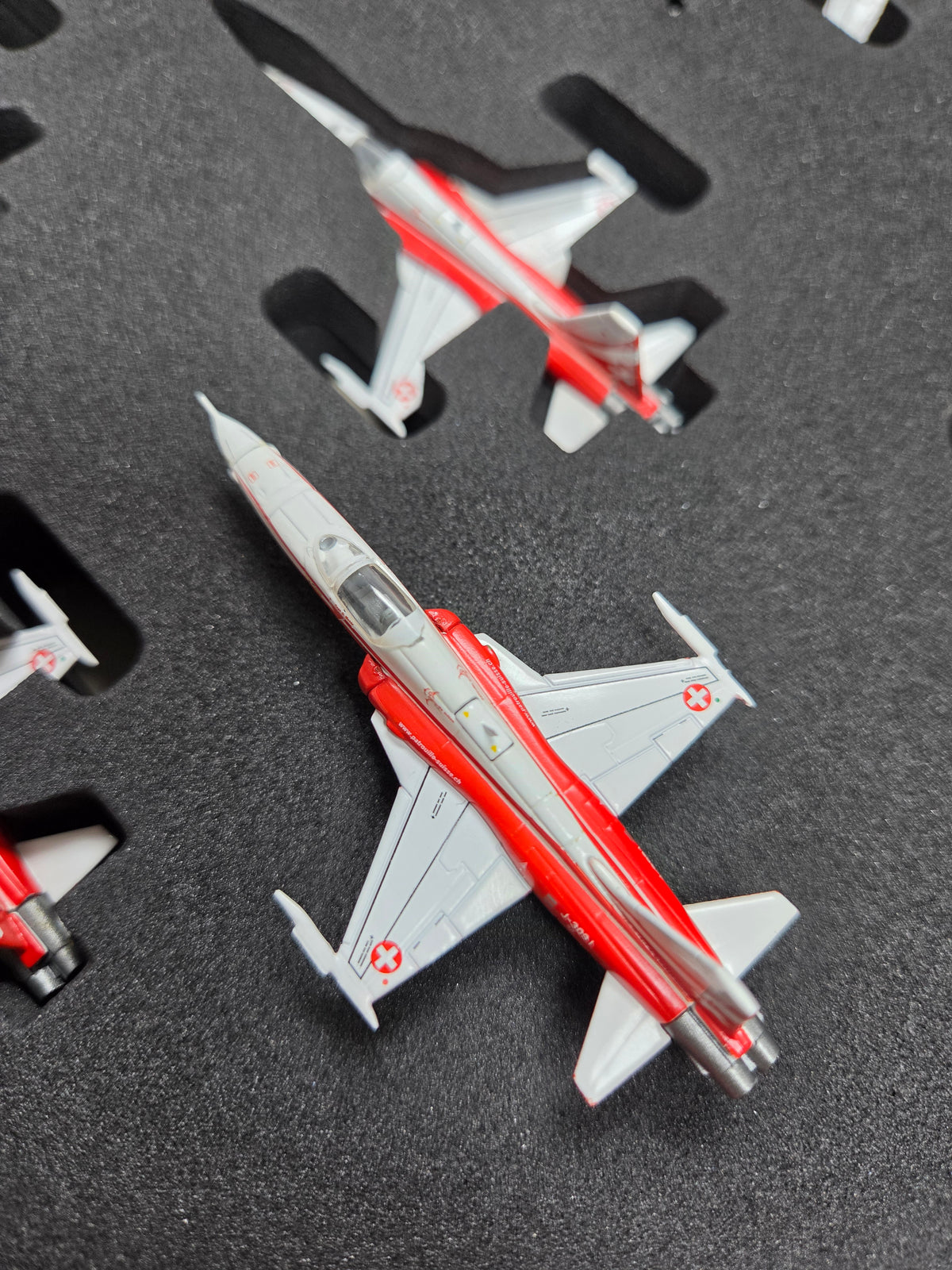 Tiger F-5E Patrouille Suisse Giftset with 6 Metal Models 1:200