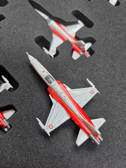 Tiger F-5E Patrouille Suisse Giftset with 6 Metal Models 1:200