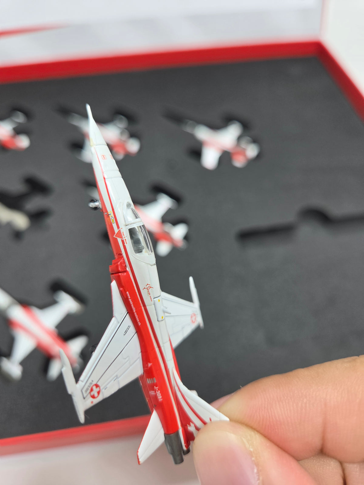 Tiger F-5E Patrouille Suisse Giftset with 6 Metal Models 1:200