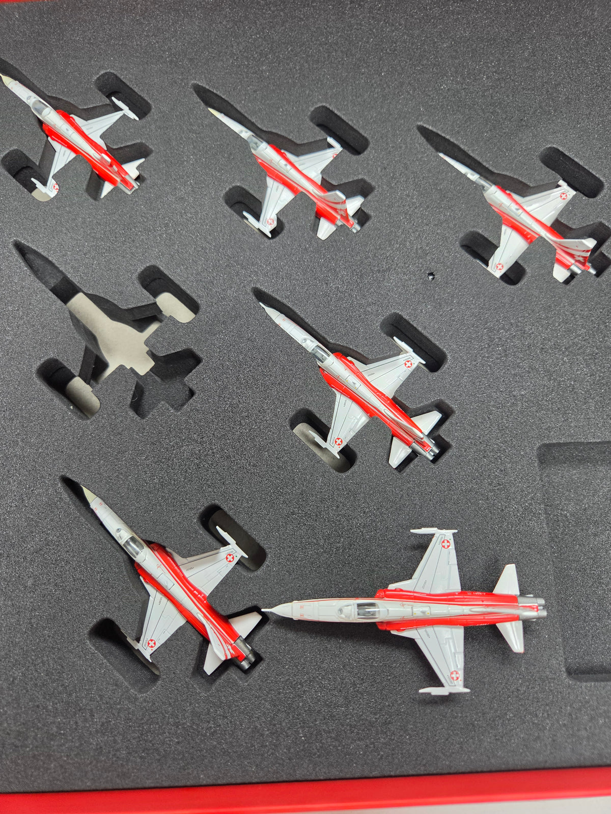 Tiger F-5E Patrouille Suisse Giftset with 6 Metal Models 1:200