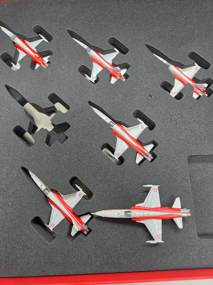 Tiger F-5E Patrouille Suisse Giftset with 6 Metal Models 1:200