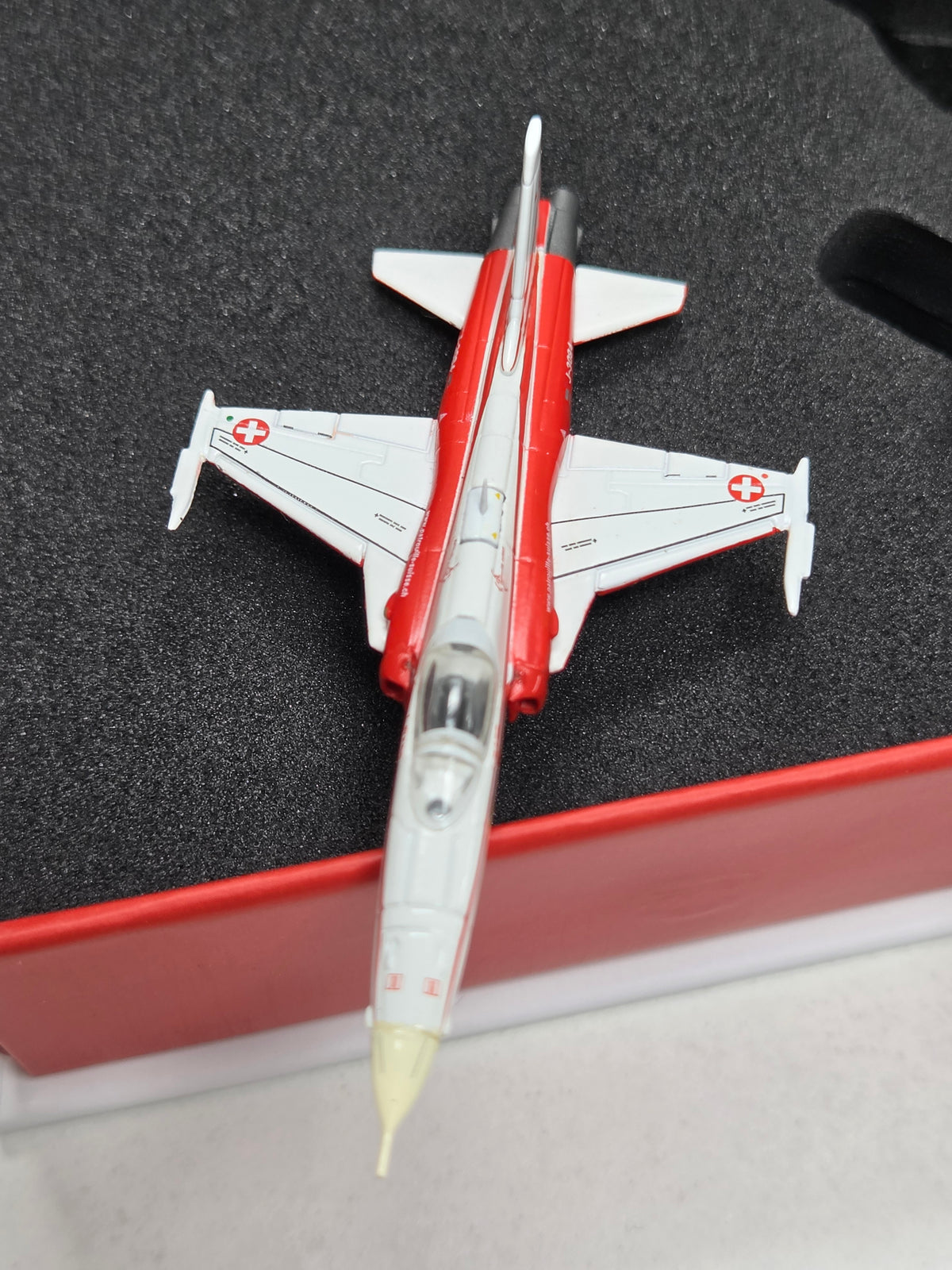 Tiger F-5E Patrouille Suisse Giftset with 6 Metal Models 1:200