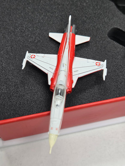 Tiger F-5E Patrouille Suisse Giftset with 6 Metal Models 1:200