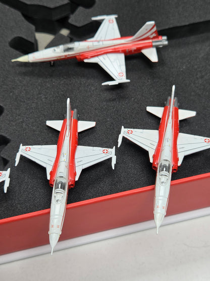 Tiger F-5E Patrouille Suisse Giftset with 6 Metal Models 1:200