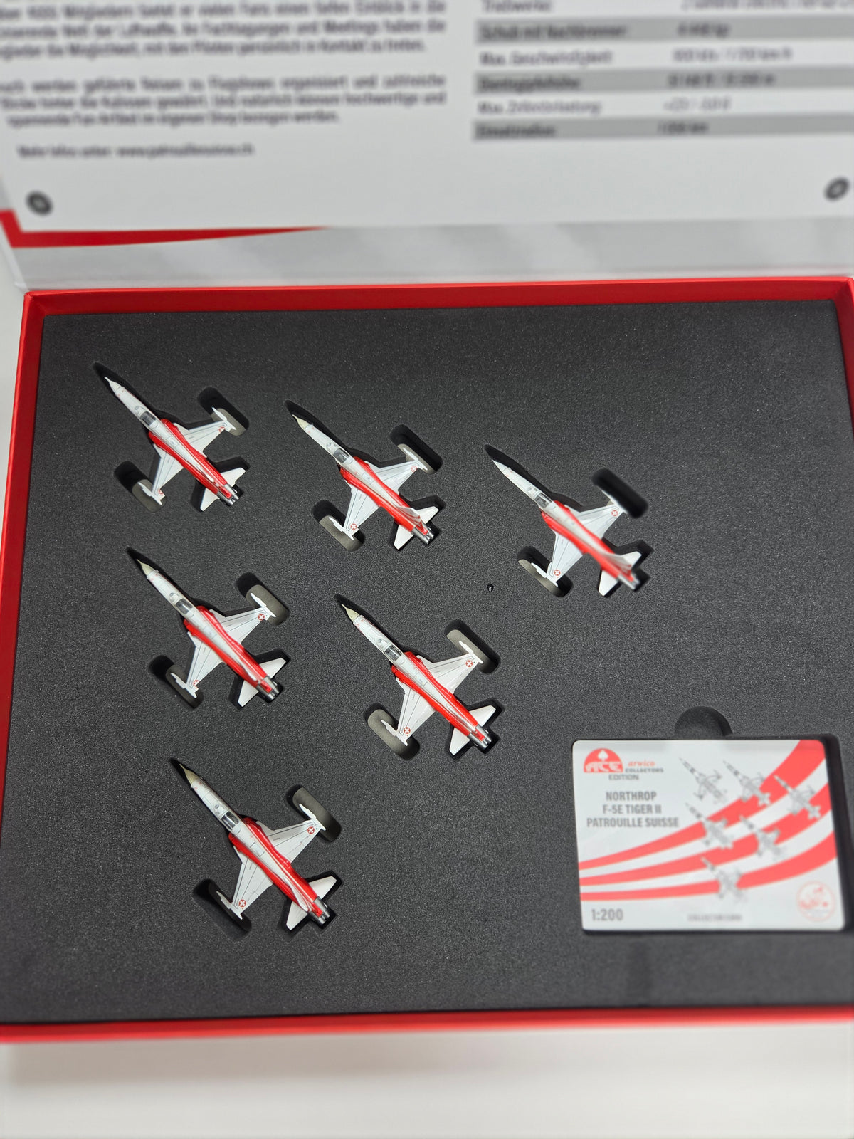 Tiger F-5E Patrouille Suisse Giftset with 6 Metal Models 1:200