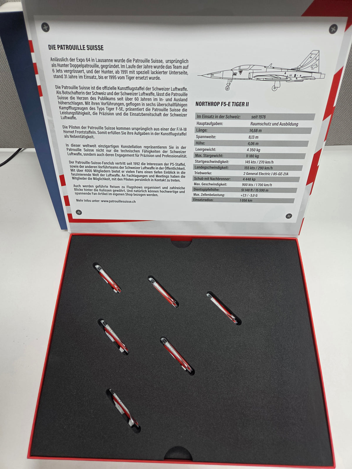 Tiger F-5E Patrouille Suisse Giftset with 6 Metal Models 1:200