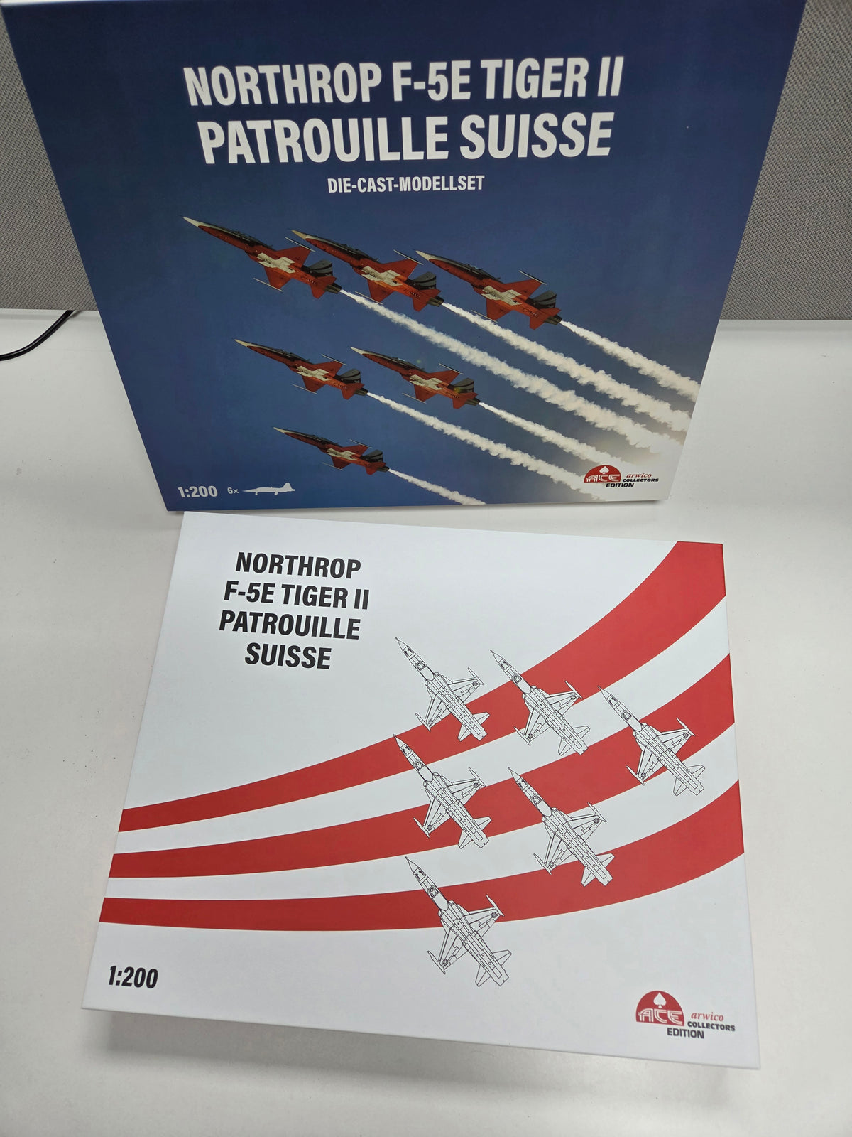 Tiger F-5E Patrouille Suisse Giftset with 6 Metal Models 1:200