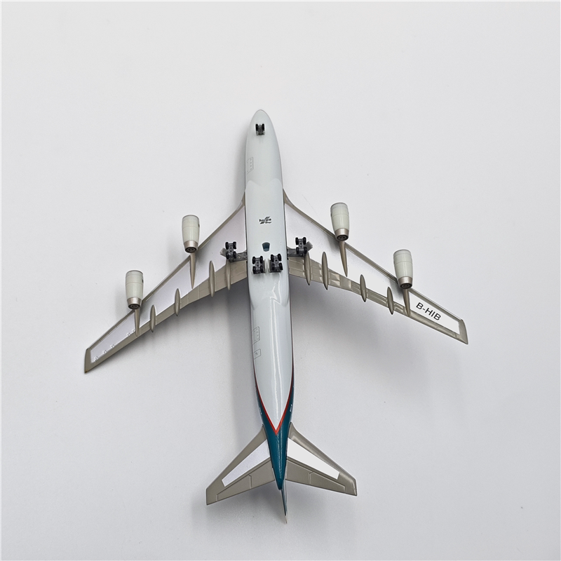 1/400 Cathay Pacific B747-200 B-HIB - image 7