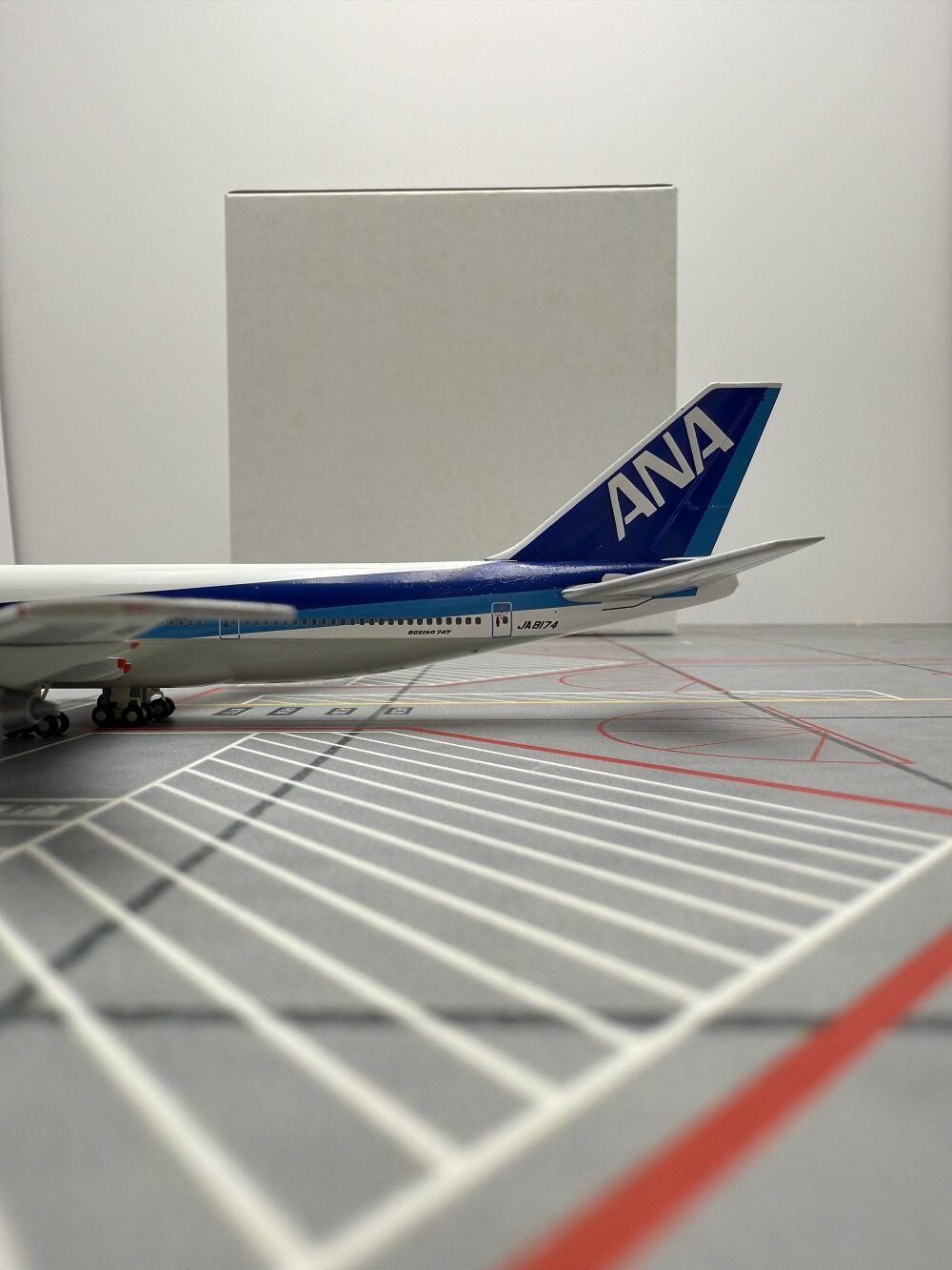 1/400 All Nippon Airways B747-200B JA8174 - image 3