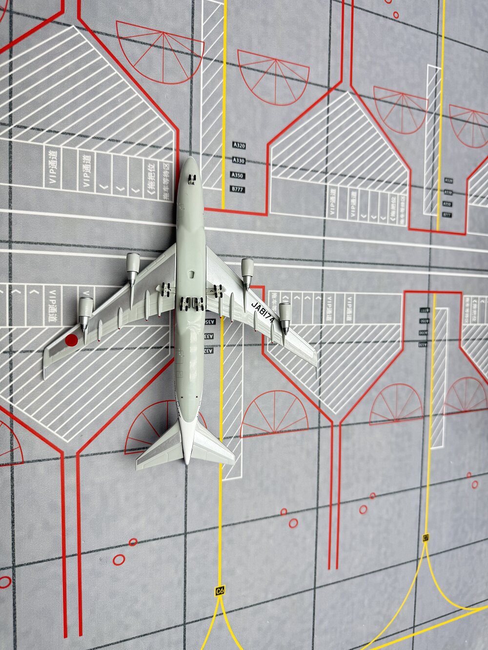 1/400 All Nippon Airways B747-200B JA8174 - image 4