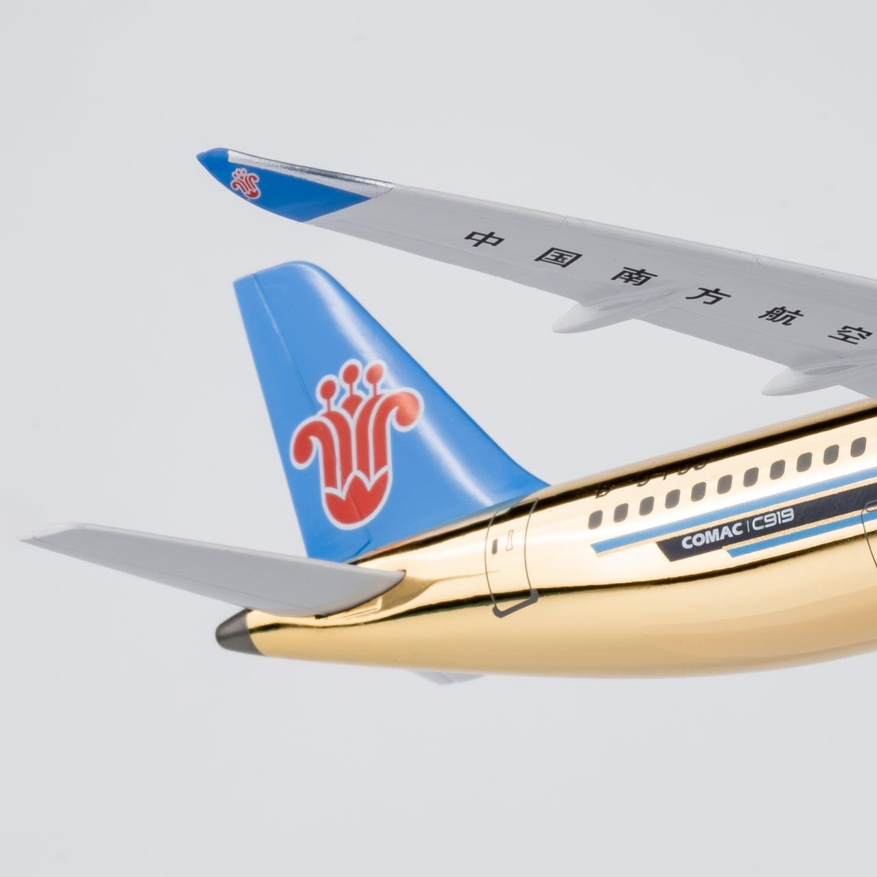 China Southern Comac C919「golden fuselage」 B-657J