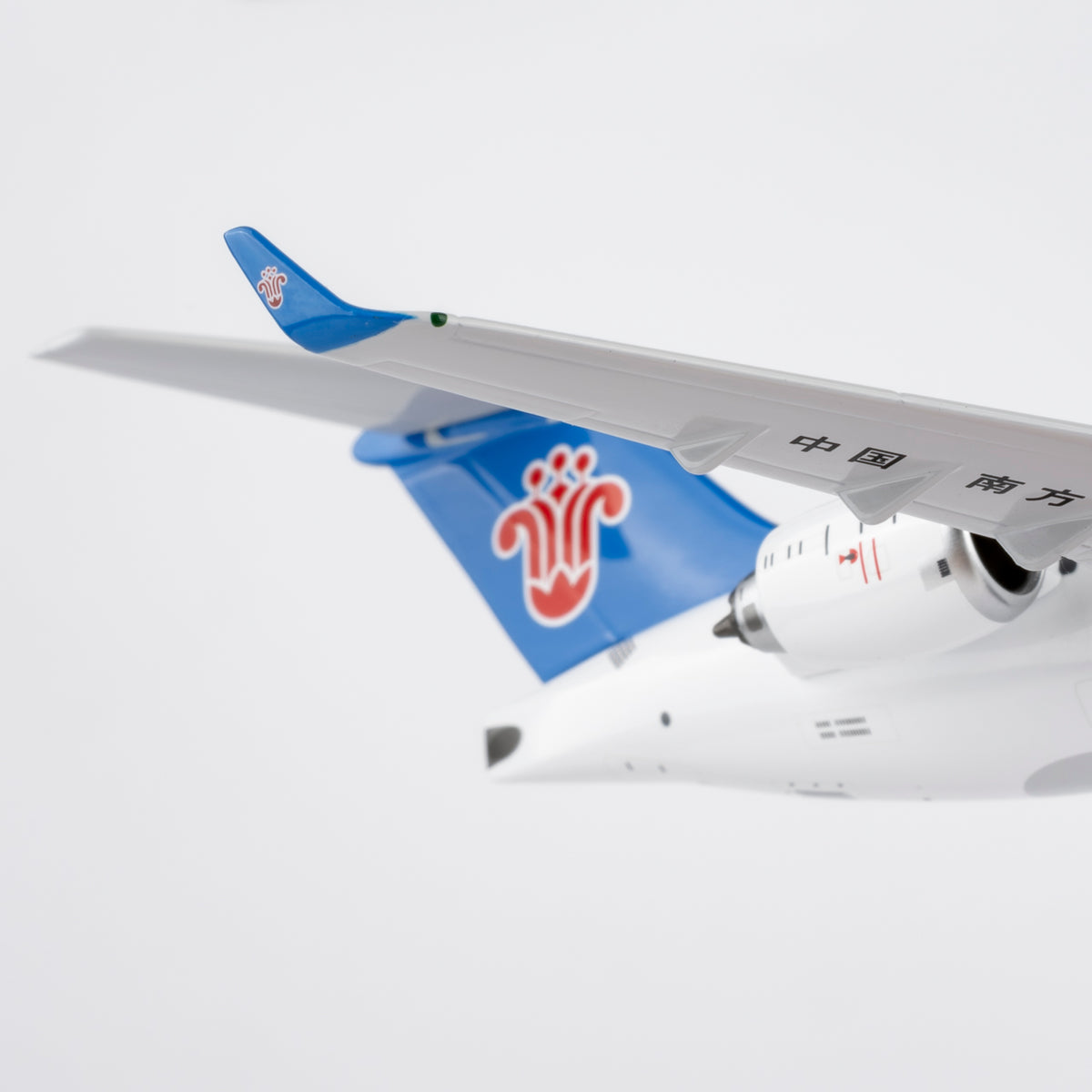 1/200 China Southern Airlines ARJ21-700 B-658K NG24189