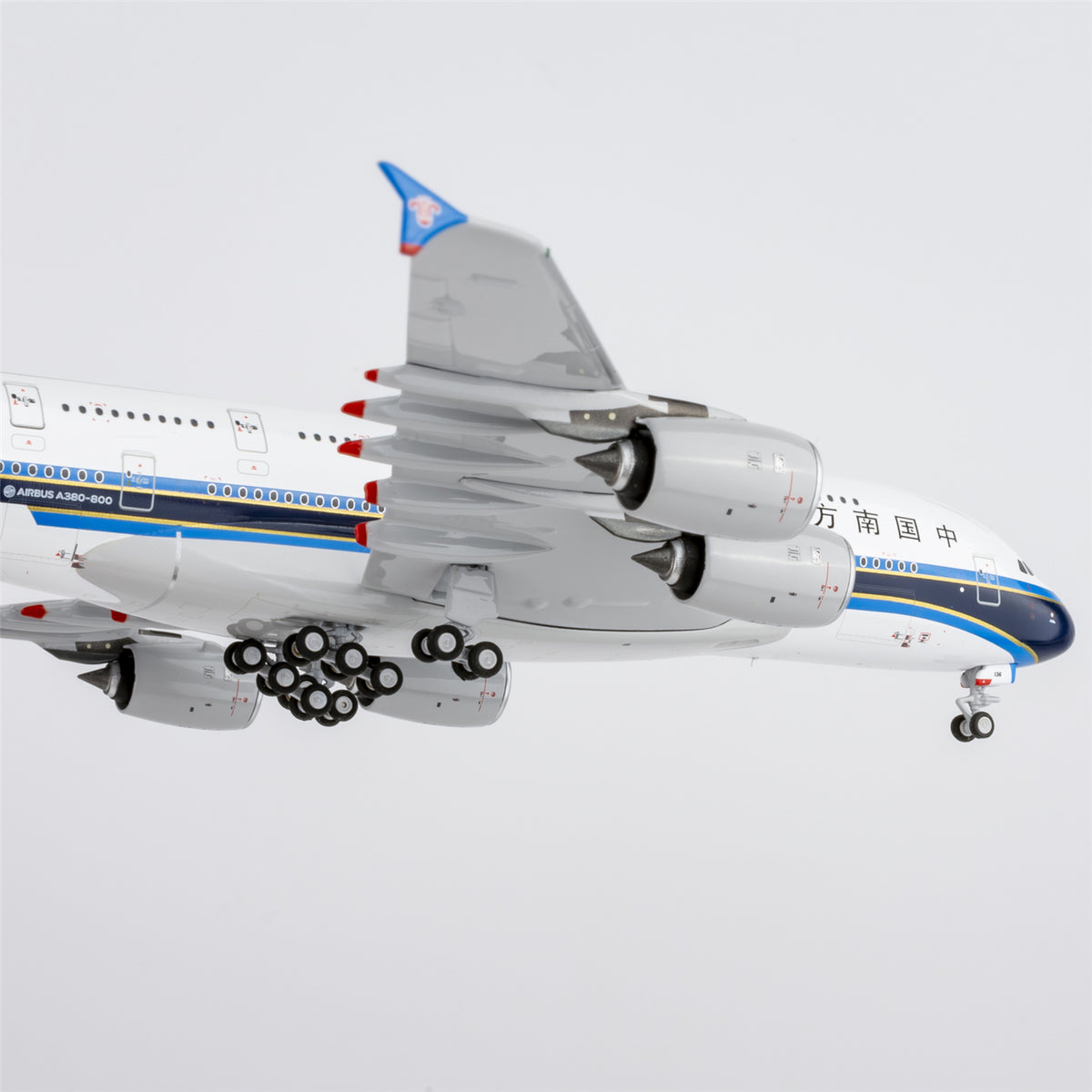 1/400 China Southern Airlines Airbus A380-800 B-6136 "Luxurious Packaging" NG24625