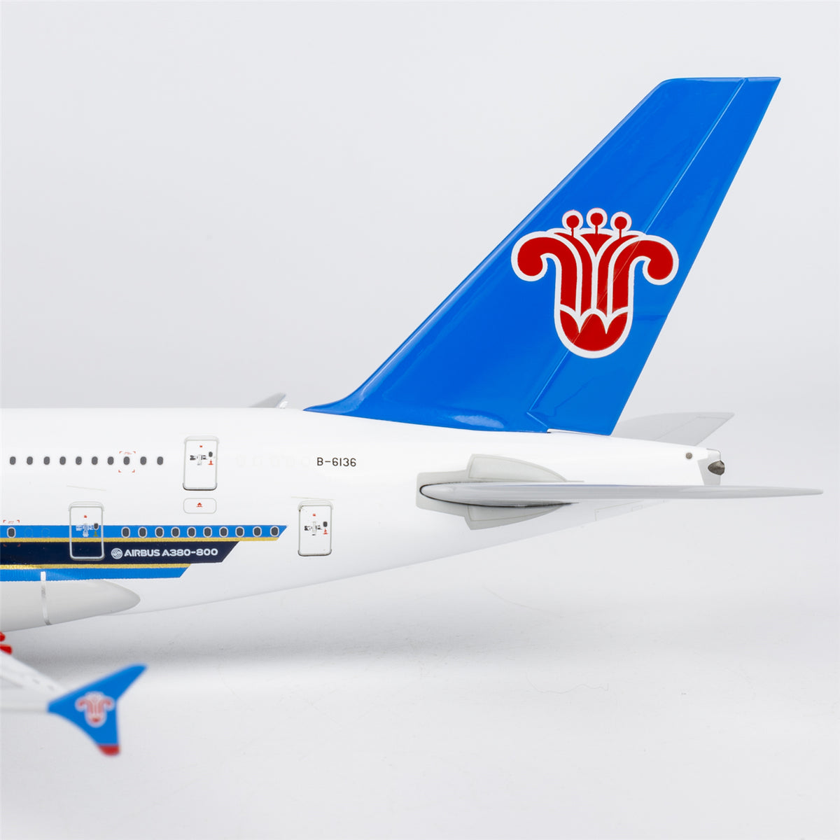 1/400 China Southern Airlines Airbus A380-800 B-6136 "Luxurious Packaging" NG24625