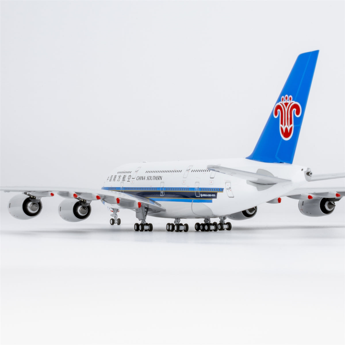 1/400 China Southern Airlines Airbus A380-800 B-6136 "Luxurious Packaging" NG24625