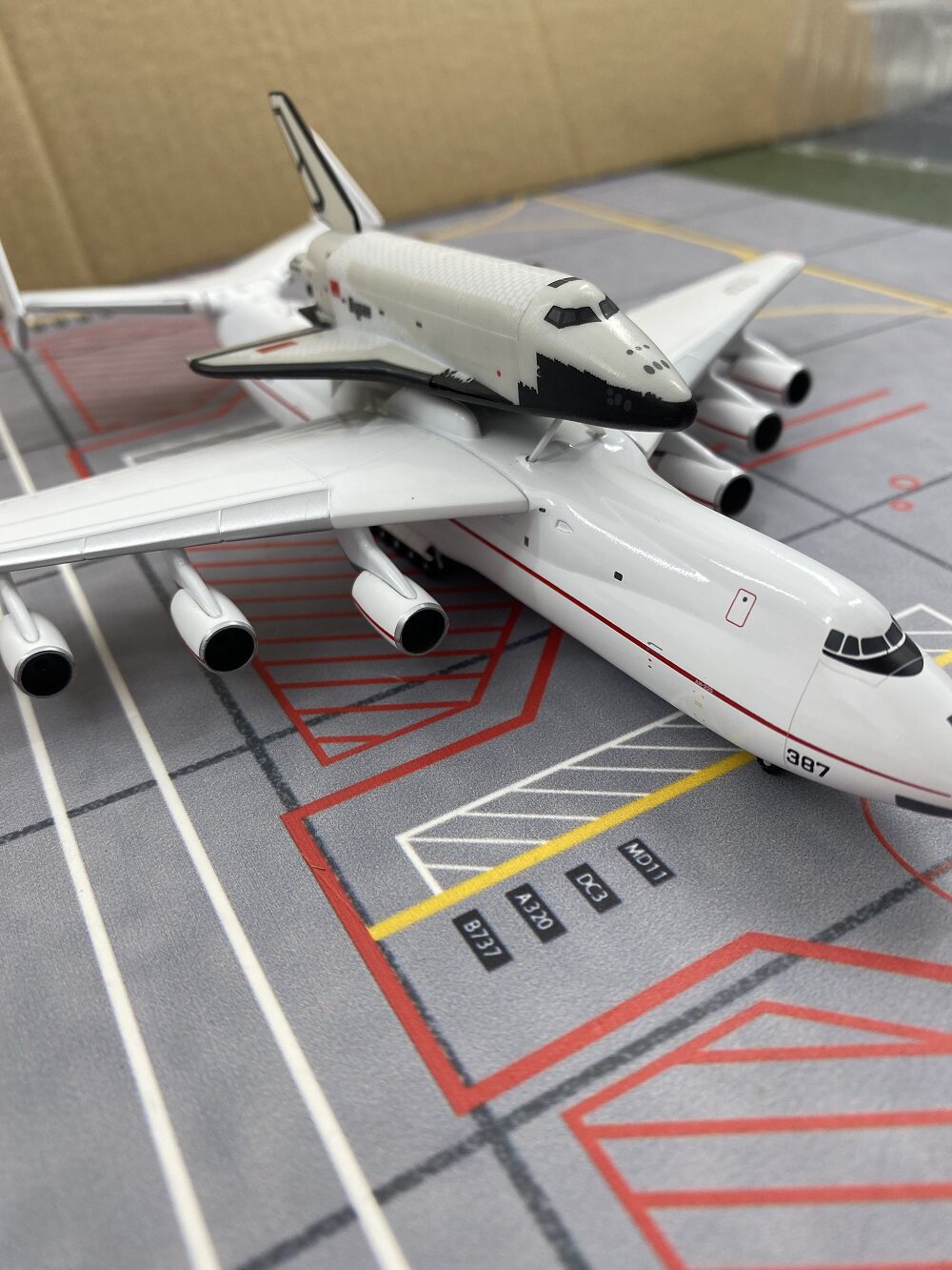 1/400 Antonov AN-225 562812 - image 3