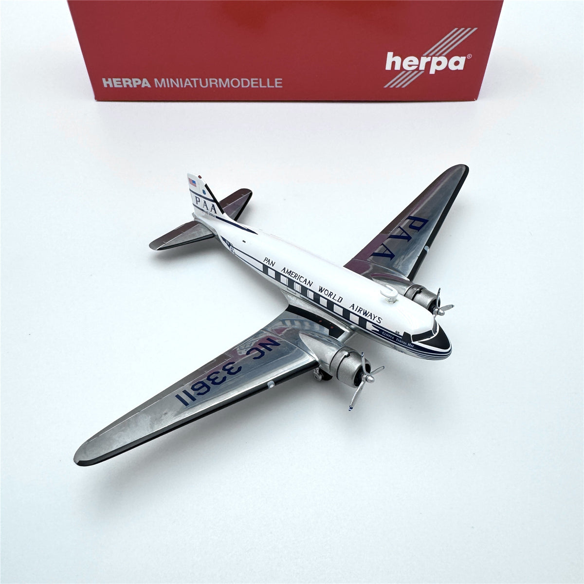 1/200 Swissair DC-3 HB-IRO 570558 - image 3