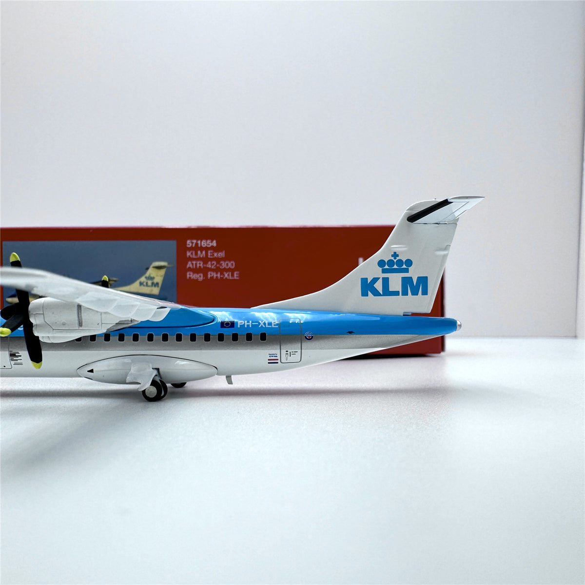 1/200 KLM ATR-42 PH-XLE 571654 - image 3