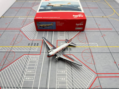 1/200 Hawaiian Airlines DC-3 N33608 572613 - image 3