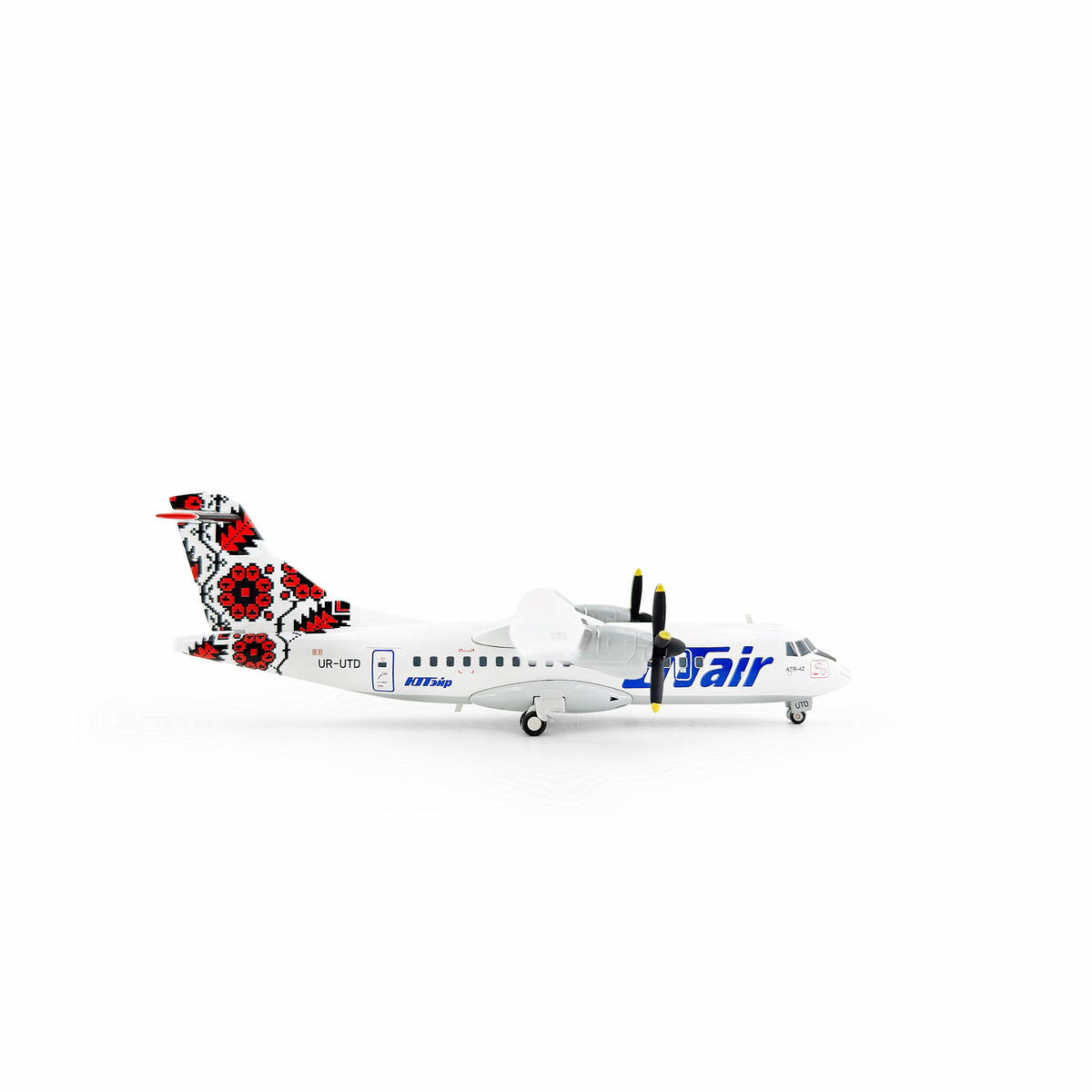 1/200 UTair ATR-72 UR-UTD 572651 - image 3