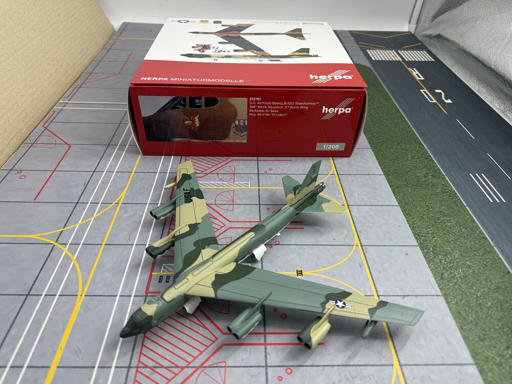 1/200 United States Air Force B-52G 58-0185 572767 - image 3