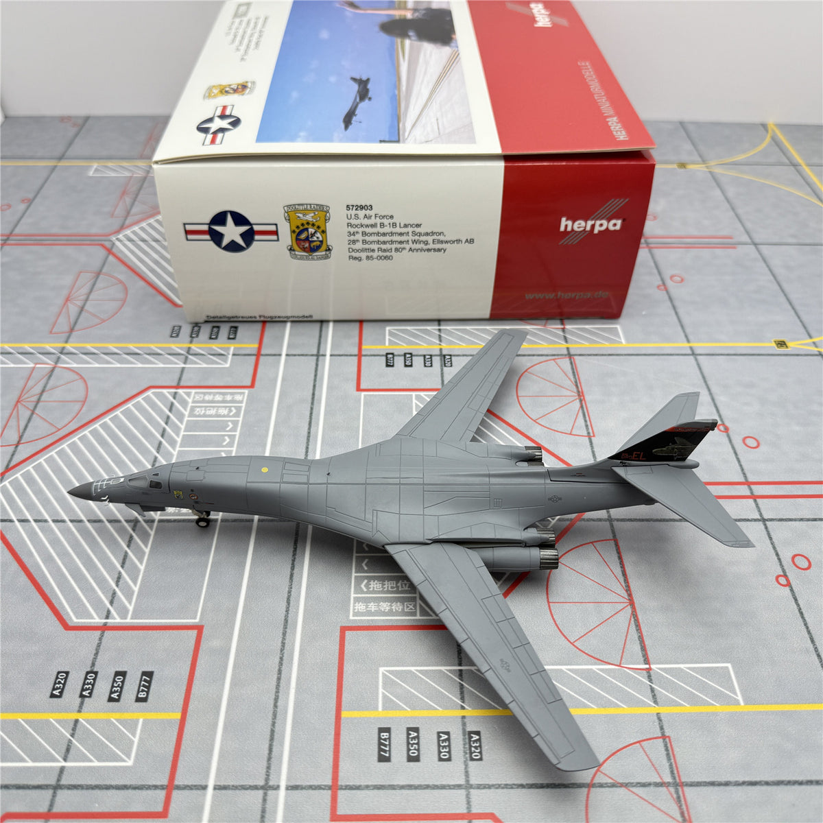 1/200 United States Air Force B-1B 572903 - image 3